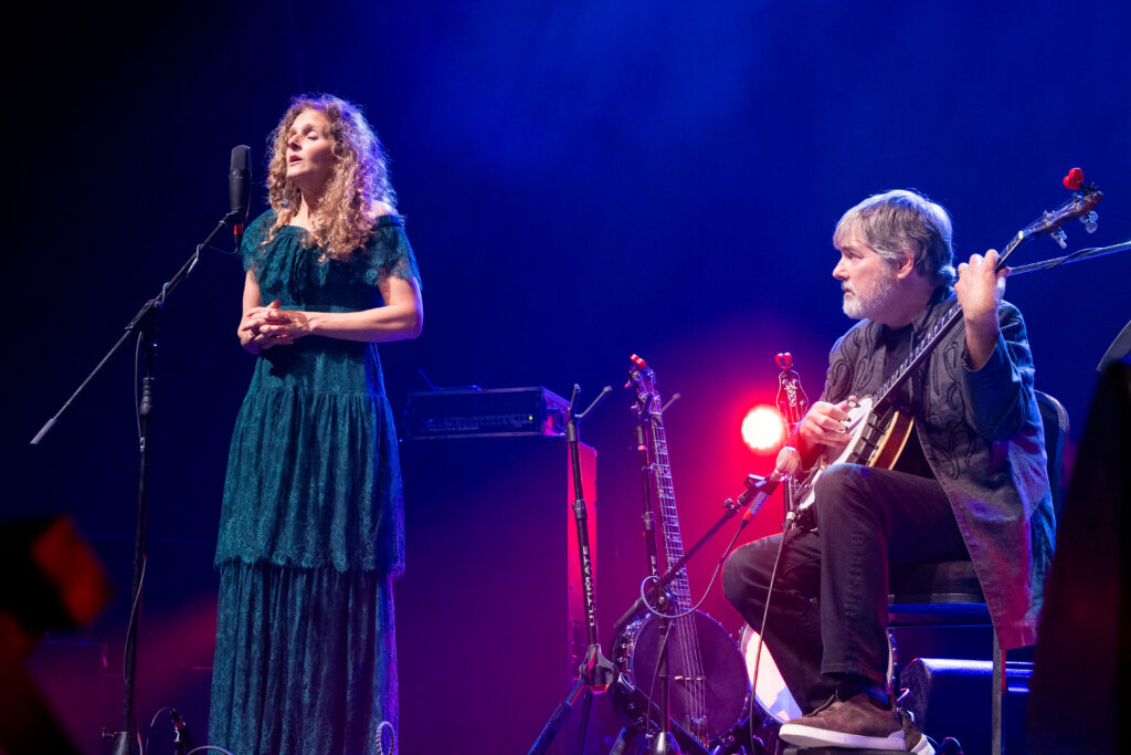 Celtic Colours 2023-377 – Bela Fleck and Abigail Washburn – No Boundaries – CKP – 10-14-23
