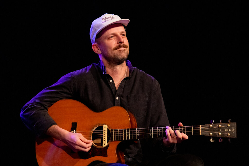 Celtic Colours 2024-202 – Jake Charon – Chéticamp Soirée – Le place des arts – 101524 CKP