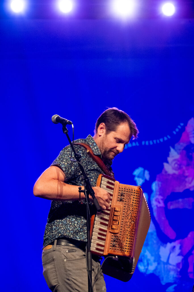 Celtic Colours 2024-229 – Genticorum – Chéticamp Soirée – Le place des arts – 101524 CKP