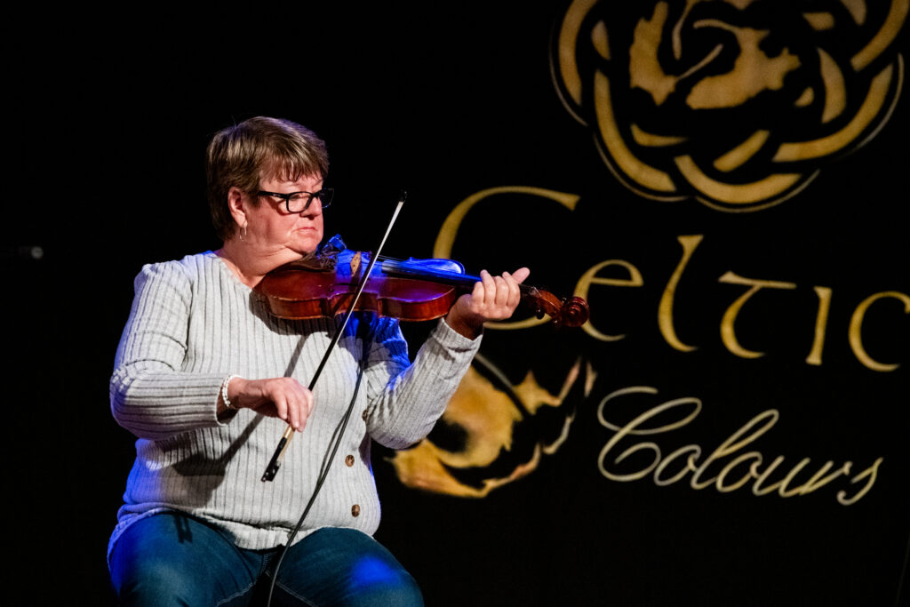 CelticColours2025-263 – Brenda Stubbert – Louisbourg Crossroads – 10-15-25 – CKP
