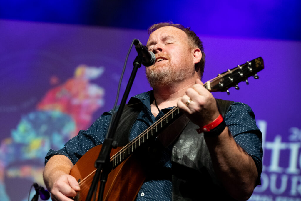 CelticColours2025-33 – Chris Murphy (David Francey) – The Grand Opening – 10-10-25 – CKP