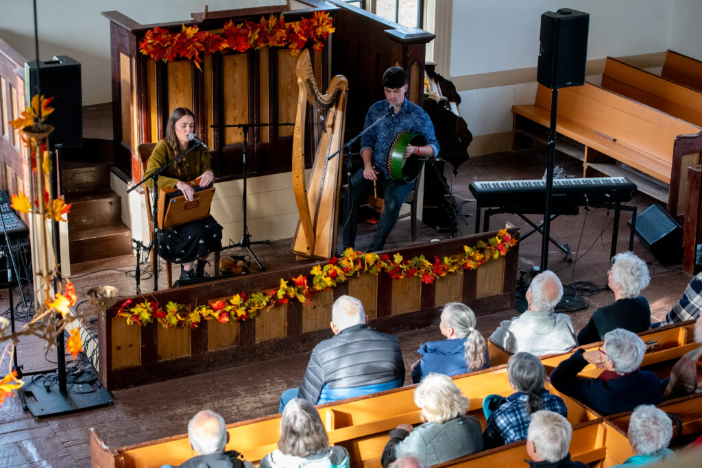 CelticColours2025-340 – Sèamus Flaherty + Caoimhe Flaherty – Beautiful Island – 10-16-25 – CKP