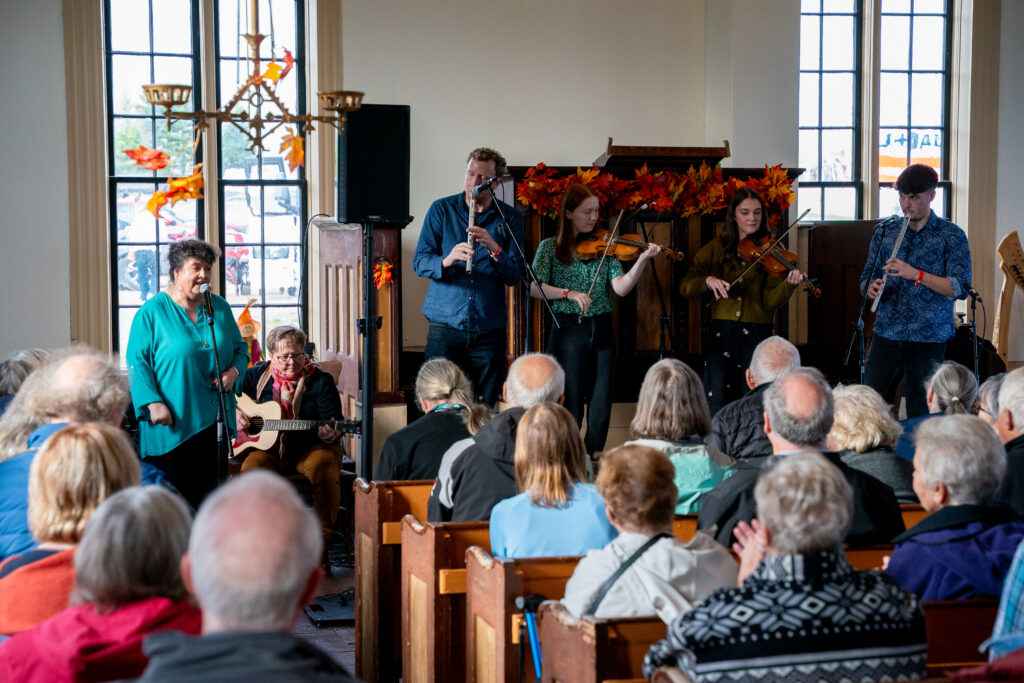 CelticColours2025-352 – Cathy Ann MacPhee + Rosemary MacNeil + Angus MacKenzie + Màili MacKenzie + Sèamus Flaherty + Caoimhe Flaherty – Beautiful Island – 10-16-25 – CKP
